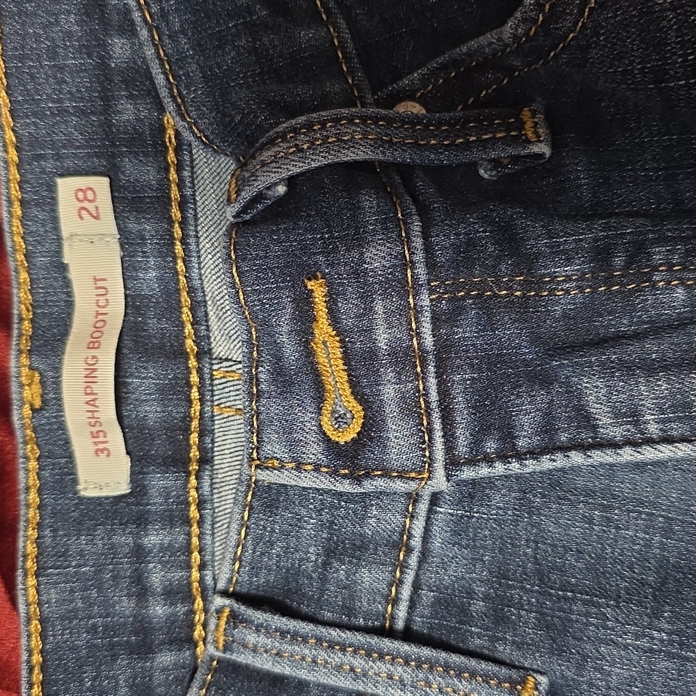 Levis - Picture 2 of 8